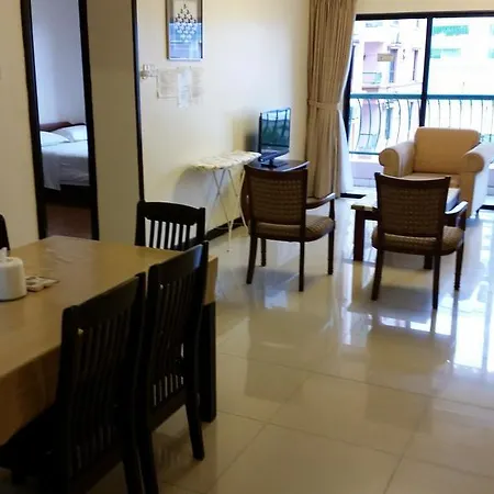 Marina Court Kota Kinabalu- Bigger Group Stay Together- 5 & 6 Bedroom Apartments Room photo