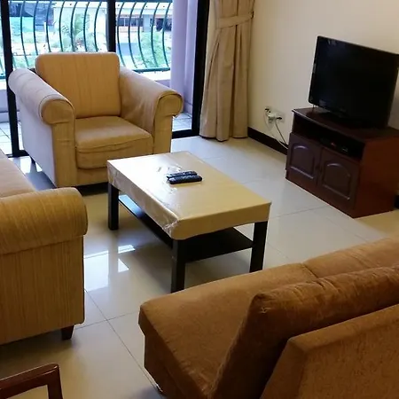 Marina Court Kota Kinabalu- Bigger Group Stay Together- 5 & 6 Bedroom Apartments Room photo