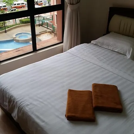 Marina Court Kota Kinabalu- Bigger Group Stay Together- 5 & 6 Bedroom Apartments Room photo