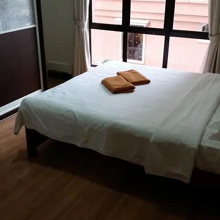 Marina Court Kota Kinabalu- Bigger Group Stay Together- 5 & 6 Bedroom Apartments Room photo