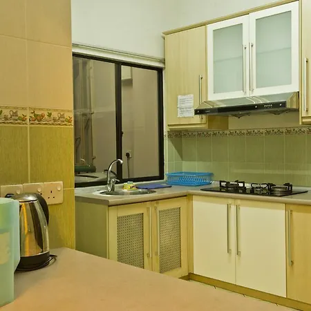 Marina Court Kota Kinabalu- Bigger Group Stay Together- 5 & 6 Bedroom Apartments Exterior photo