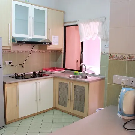 Marina Court Kota Kinabalu- Bigger Group Stay Together- 5 & 6 Bedroom Apartments Exterior photo
