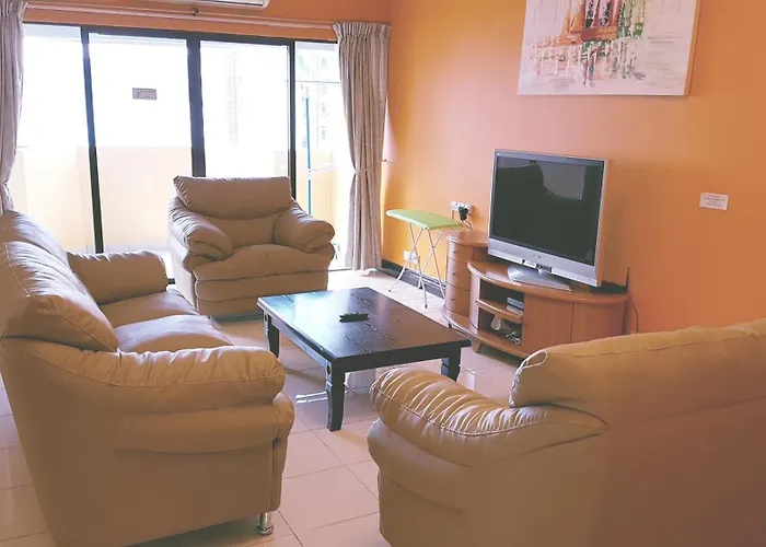Marina Court Kota Kinabalu- Bigger Group Stay Together- 5 & 6 Bedroom Apartments