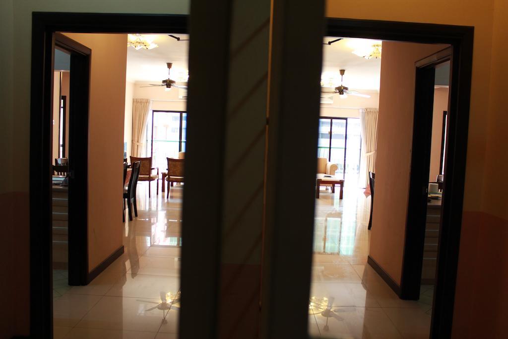 Marina Court Kota Kinabalu- Bigger Group Together- 5 & 6 Bedroom Apartment