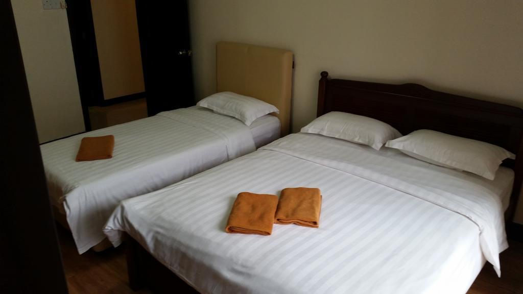 Marina Court Kota Kinabalu- Bigger Group Together- 5 & 6 Bedroom Apartment