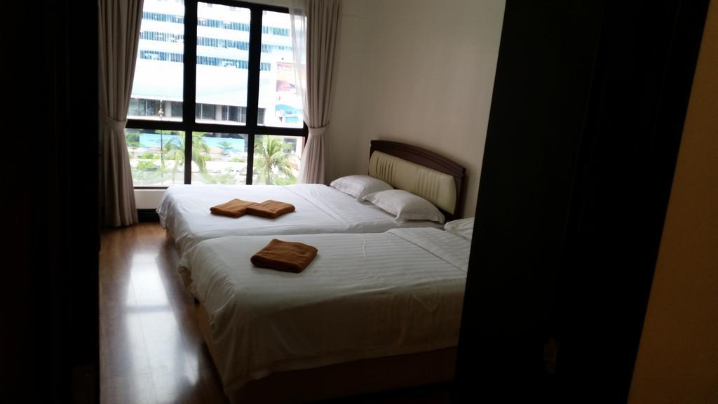 Marina Court Kota Kinabalu- Bigger Group Together- 5 & 6 Bedroom Apartment *