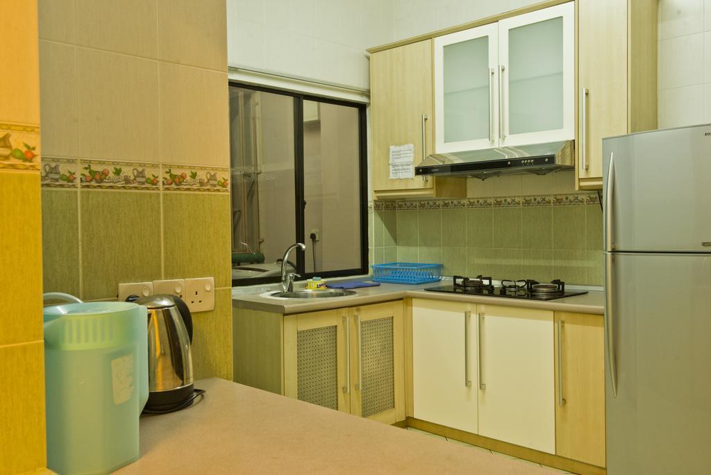 Apartment Marina Court Kota Kinabalu- Bigger Group Together- 5 & 6 Bedroom Kota Kinabalu