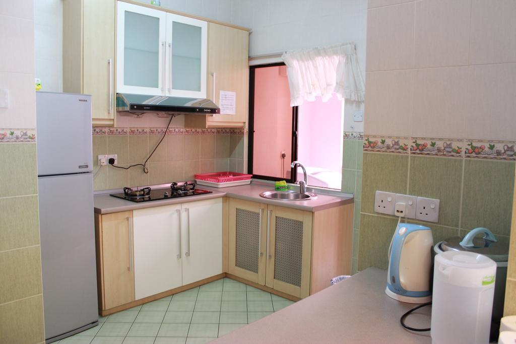 Marina Court Kota Kinabalu- Bigger Group Together- 5 & 6 Bedroom Apartment *