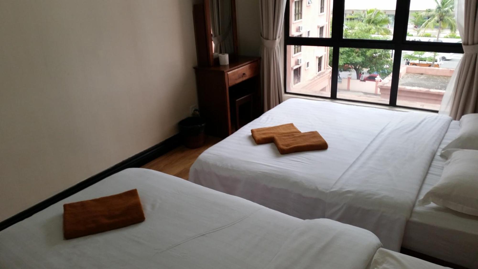 Marina Court Kota Kinabalu- Bigger Group Together- 5 & 6 Bedroom Apartment *