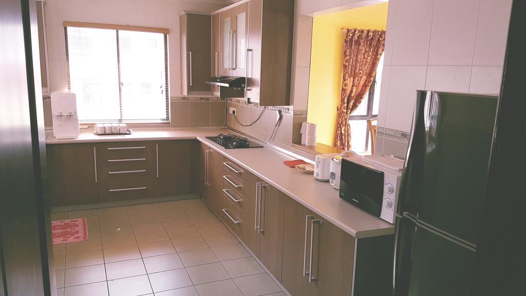 Marina Court Kota Kinabalu- Bigger Group Together- 5 & 6 Bedroom Apartment *