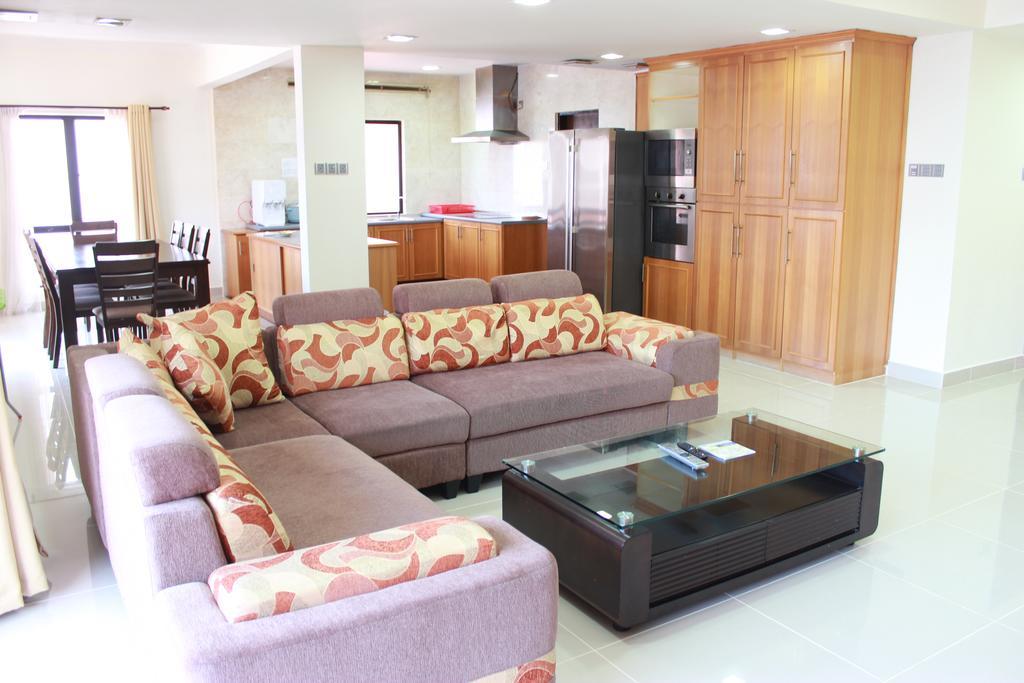 Marina Court Kota Kinabalu- Bigger Group Together- 5 & 6 Bedroom Apartment Kota Kinabalu