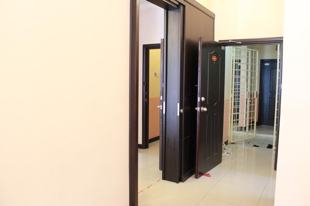 Marina Court-5bilik 3tandas 2tingkat Penthouse 2parkir Percuma Maksimum 22org Termsk Kanak2&marina Court 6bilik 4tandas 2ruangtamu 2dapur 2 Parkir Percuma Maksimum 14org Termsk Kanak2 *
